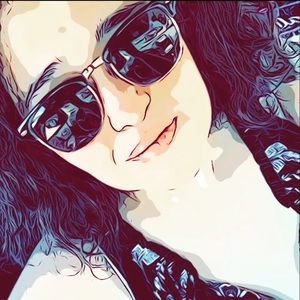 Meet your Posher, Suzanne